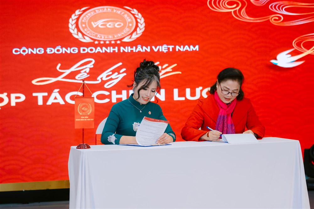 VCEO ký kết hợp tác chiến lược với Trung tâm Ứng dụng Khoa học Công nghệ và Khởi nghiệp – Hội Nữ Trí Thức Việt Nam