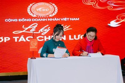 VCEO ký kết hợp tác chiến lược với Trung tâm Ứng dụng Khoa học Công nghệ và Khởi nghiệp – Hội Nữ Trí Thức Việt Nam