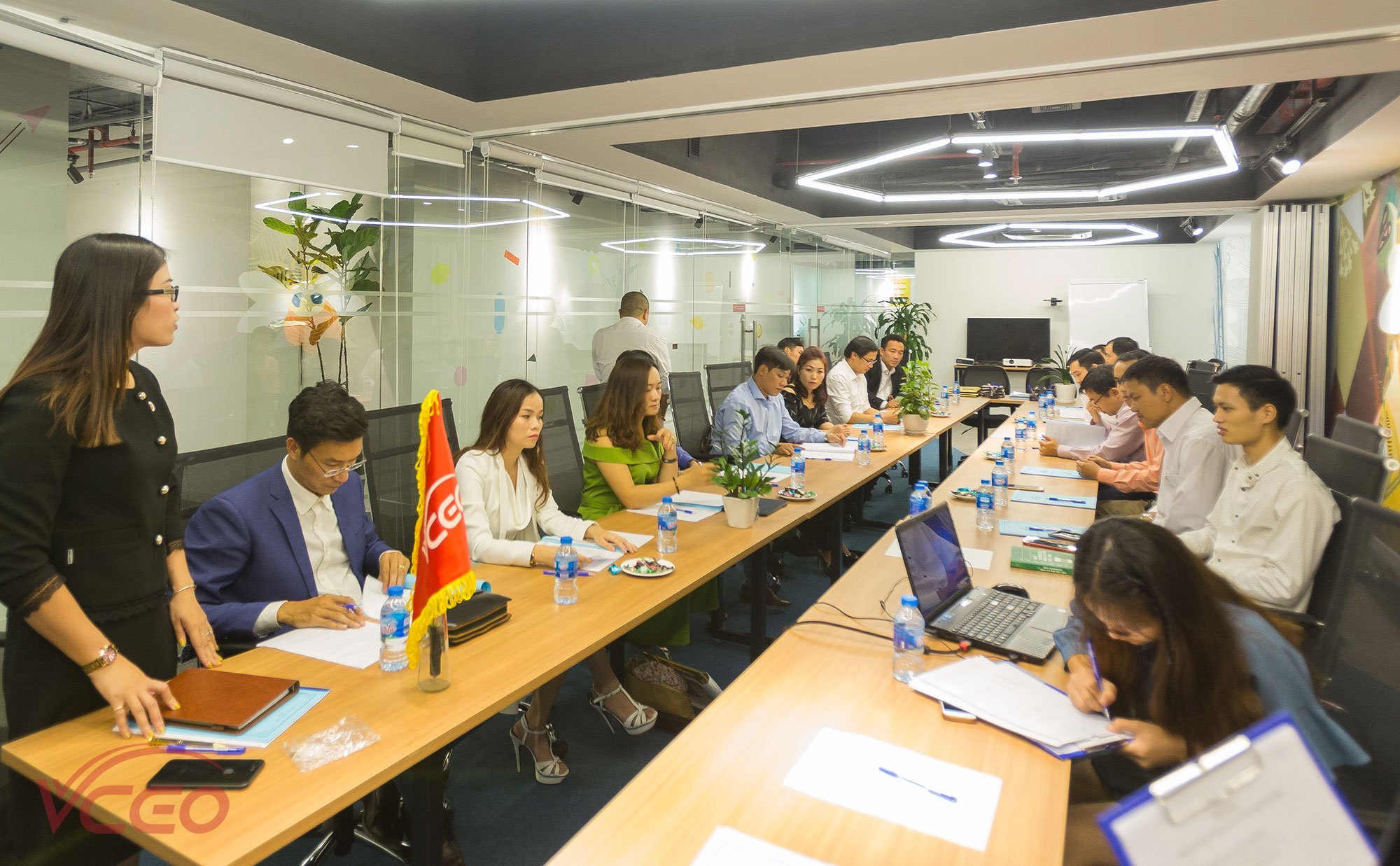 Tầm quan trọng của việc lãnh đạo tương tác trong cộng đồng VCEO